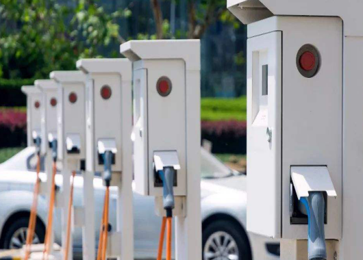 英國(guó)電動(dòng)汽車(chē)行業(yè)陷入困境，英媒：中國(guó)背鍋！
